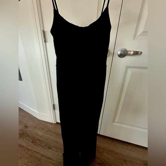 Wilfred free market jumpsuit - Aritzia 🖤🖤🖤 - Picture 3 of 5